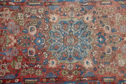 Tapis. Nahavan (région de Hamadan) vers 1980....