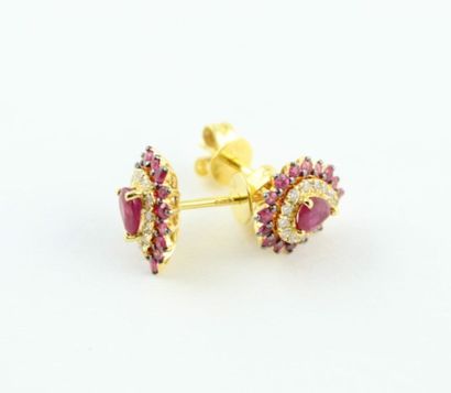 Paire de boutons d'oreilles en or jaune 18K...