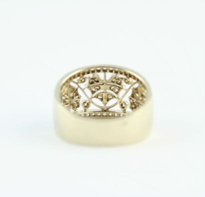 Bague en or gris 18K (750/1000) ajourée pavée...