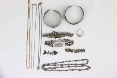 Ensemble de bijoux en argent comprenant:...