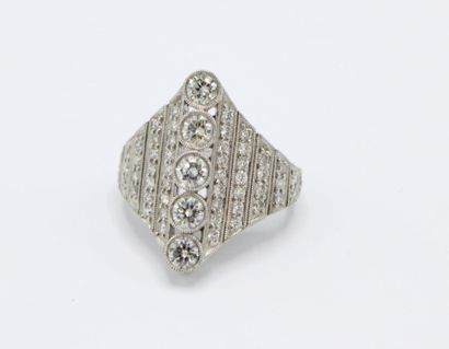 Bague en platine (900/1000) de style art...