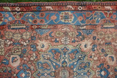 Tapis. Nahavan (région de Hamadan) vers 1980....