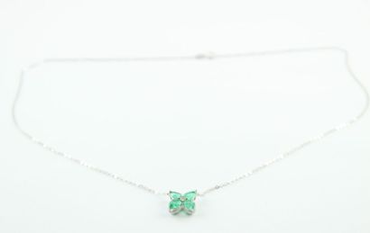 Collier en or gris 18K (750/1000) orné de...