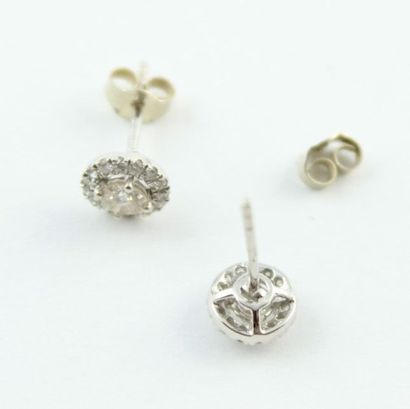 Paire de boutons d'oreilles en or blanc 18K...