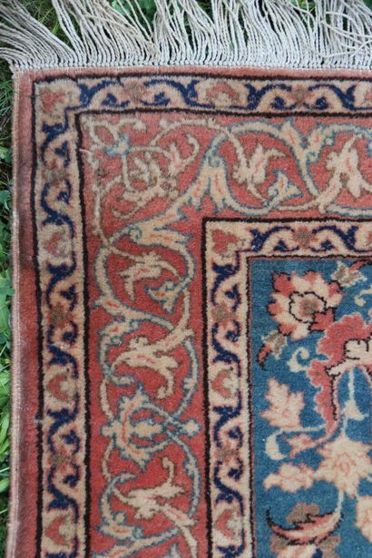 Tapis Nain . Laine et soie. Iran. Circa 1975....