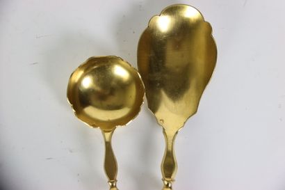 Réunion de deux cuillère de service en argent...