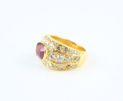 Bague dôme en or jaune 18K (750/1000) ornée...