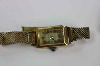 Réunion de deux montres, boitiers en or jaune...