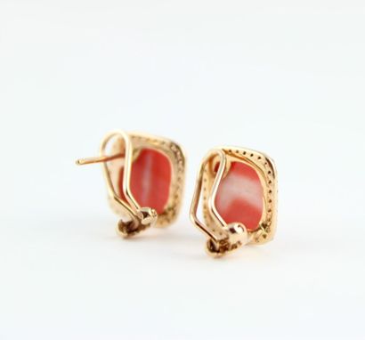 Paire de boucles d'oreille or 18K (750/1000)...