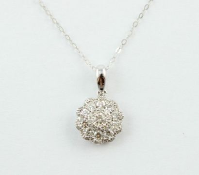 Collier en or gris 18K (750/1000) orné d'une...