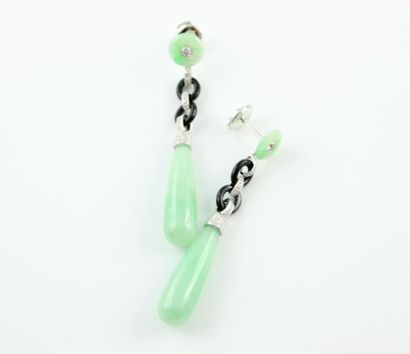 Paire de boucle d'oreilles en or gris 18K...