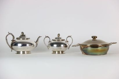 Réunion d'un bouillon a oreilles et un sucrier...