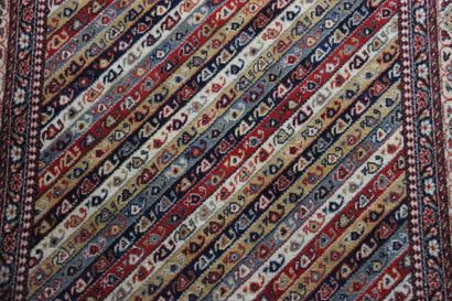 Tapis en laine. Dimensions: 110 x 170 cm