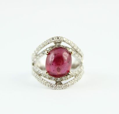 Bague ajourée or blanc 18K (750/1000) sertie...