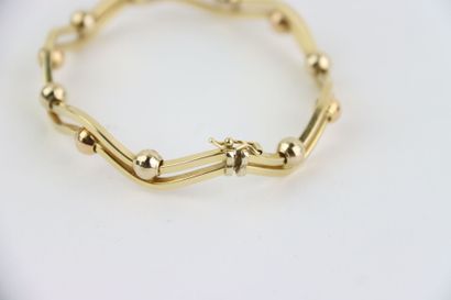 1 rigid gold bracelet, faceted balls. Gross...