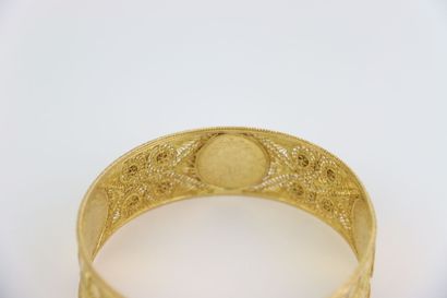 1 filigree gold bangle (damaged) adorned...