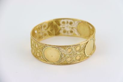 1 filigree gold bangle (damaged) adorned...