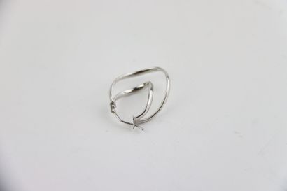 2 pairs of gold earrings (1 pair 2 gold,...