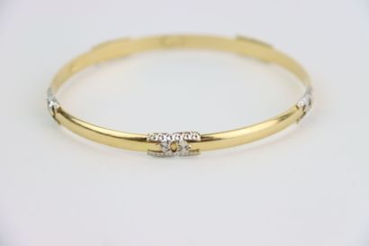 1 rigid gold bracelet, engraved decoration....