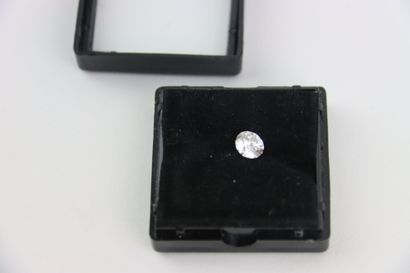 1 diamant de 0,80 carat env, sans papier,...
