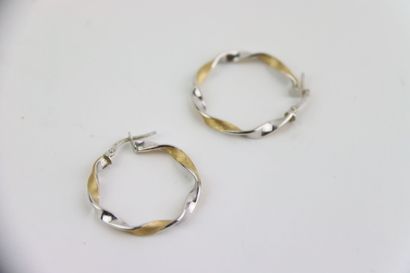 2 pairs of gold earrings (1 pair 2 gold,...