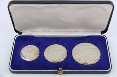 3 Swedish silver coins. Gross weight: 89.3...