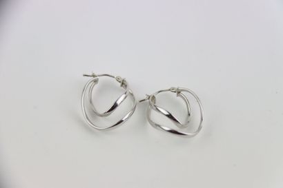 2 pairs of gold earrings (1 pair 2 gold,...