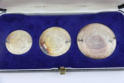 3 Swedish silver coins. Gross weight: 89.3...