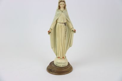 1 lot of 5 religious sculptures in resin,...