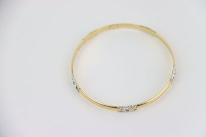 1 rigid gold bracelet, engraved decoration....