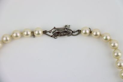 1 white pearl choker, silver-plated metal...