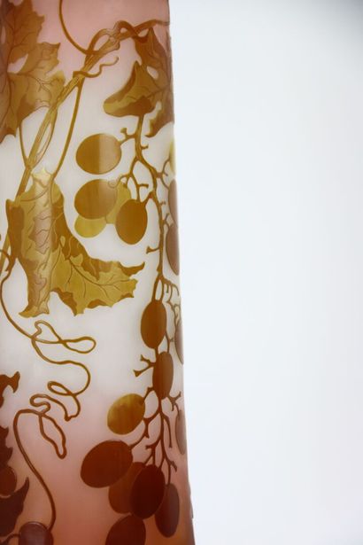 Établissement GALLE (1904-1936). 
Vase tube...