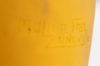 MULLERS FRERES à Lunéville. 
Vase pansu en...