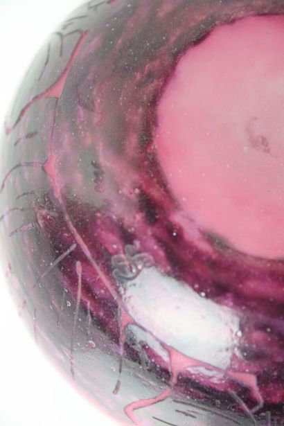 Le Verre Français. Vase en verre multicouche...