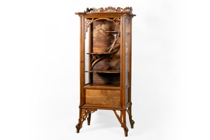 Emile GALLE (1846-1904). 
Moulded and carved...