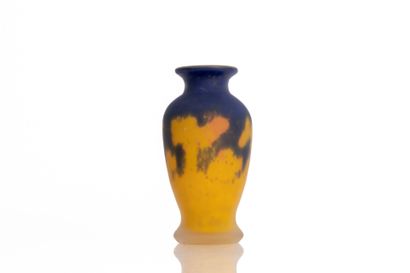 MULLERS FRERES à Lunéville. 
Vase pansu en...