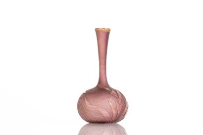 DAUM - Nancy. 
Vase soliflore en verre à...