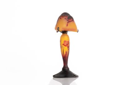 DAUM-Nancy.
Lampe en verre dégagé a l'acide...