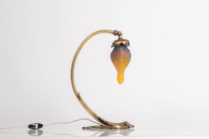 MULLERS FRERES à Lunéville. 
Lampe en bronze...