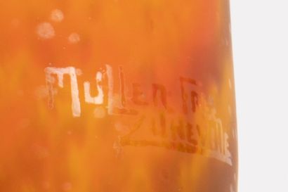MULLERS FRERES à Lunéville.
Veilleuse en...