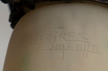 MULLERS FRERES à Lunéville.
Lustre à monture...