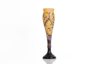 DAUM - Nancy. 
Grand vase de forme balustre...