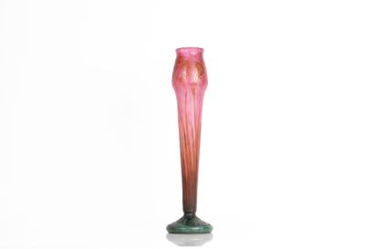 LE VERRE FRANCAIS. (Attribué à).
Vase en...