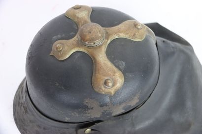 Casque de pompier germanique. 
Bombe en cuir...