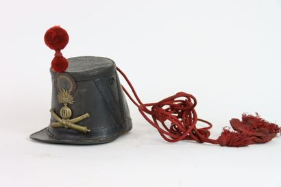 Shako de troupe de canonnier monté.
Fut et...