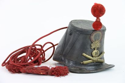 Shako de troupe de canonnier monté.
Fut et...