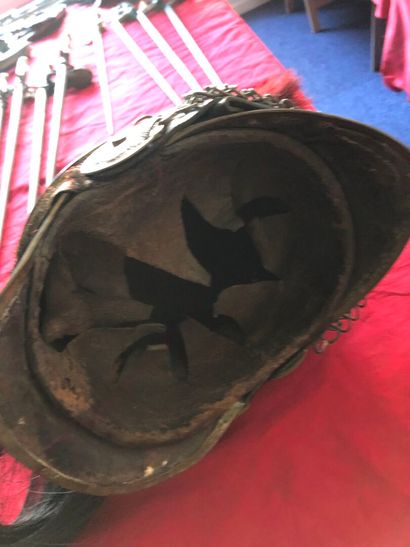 Casque de cuirassier modèle 1858. 
Bombe...