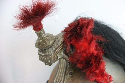 vettes de cuir. 
Casque de troupe de la Garde...