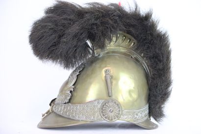 Casque de pompier modèle 1852.
Bombe en laiton,...