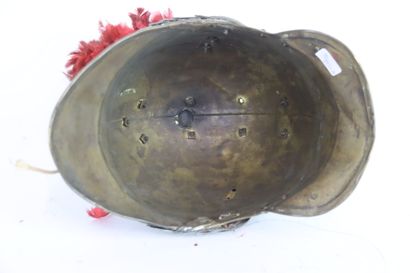 Casque de pompier modèle 1872. 
Bombe en...